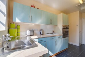 Microwave, oven, cookware/dishes/utensils