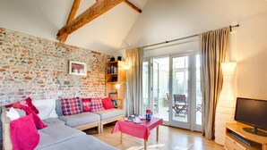 TV - 2 Bed in Briston (oc-1551) (Briston)