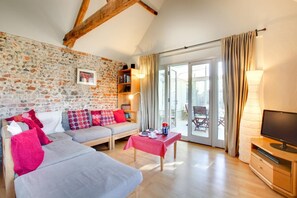 TV - 2 Bed in Briston (oc-1551) (Briston)