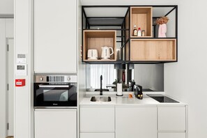 Fridge, microwave, oven, coffee/tea maker - GuestReady - Alma Invicta 'Ribeira I' (Porto)