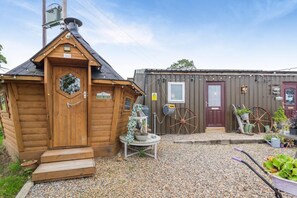 المنشأة من الخارج