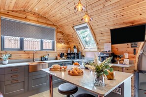 ميكروويف، فرن، غسالة أطباق، مستلزمات طهي/أطباق/أوعية