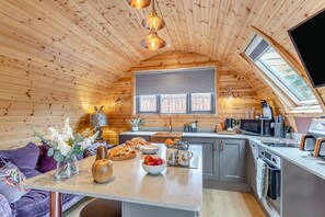 ميكروويف، فرن، غسالة أطباق، مستلزمات طهي/أطباق/أوعية