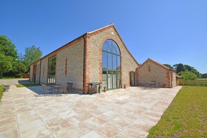 Outdoor dining - 4 Bed in Cromer (oc-1703) (Cromer)