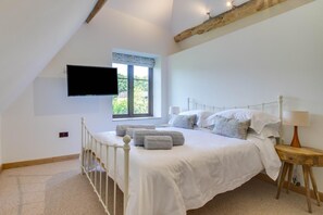 2 bedrooms, iron/ironing board, travel crib, free WiFi - 2 Bed in Loose (oc-as283) (Boughton Monchelsea)