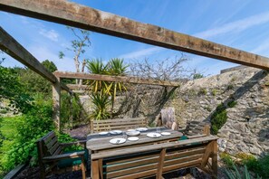 Outdoor dining - 2 Bed in Loose (oc-as283) (Boughton Monchelsea)