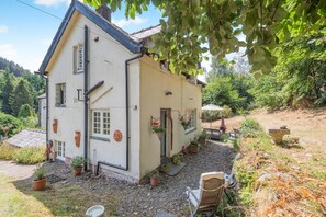 Exterior - 2 Bed in Knighton (oc-t32800) (Whitton)