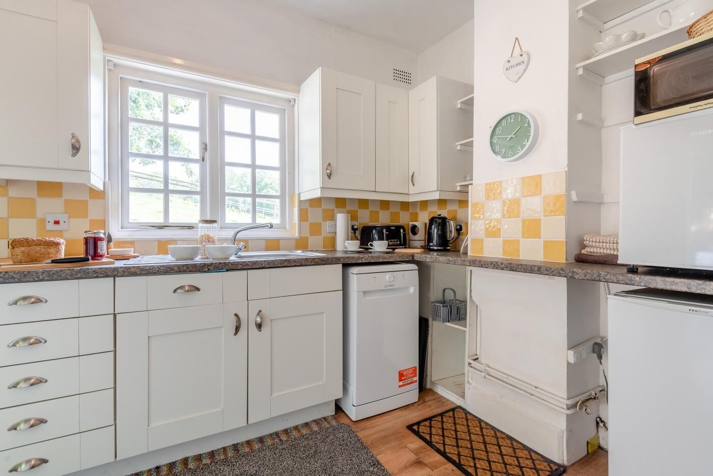 微波炉、烤箱、洗碗机、高脚椅