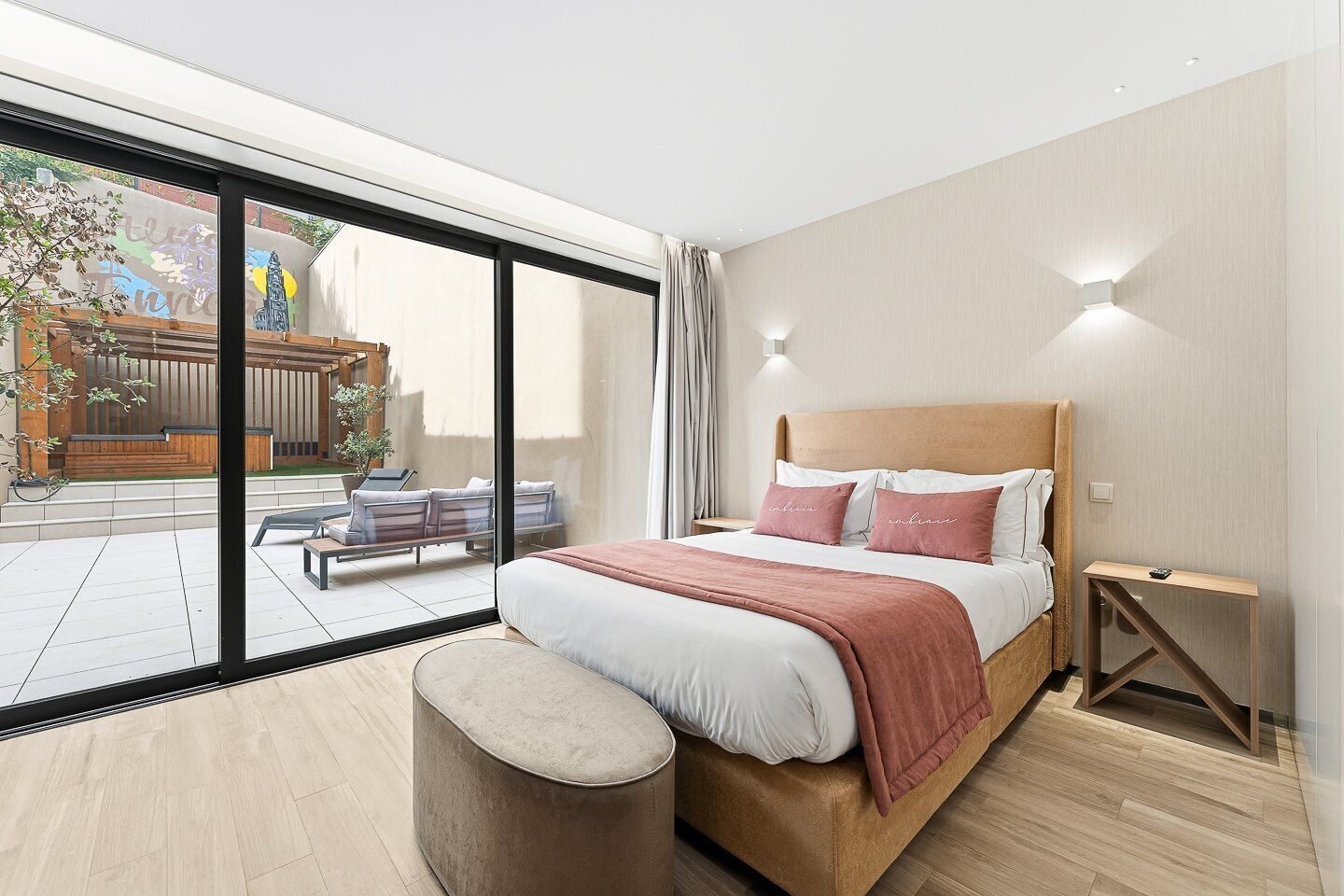 Strykjärn/strykbräda, internet och sängkläder