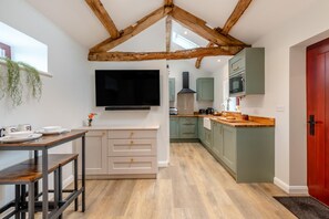 Microwave, oven, cookware/dishes/utensils