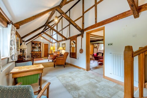 5 Bed in Magham Down (oc-sx942)