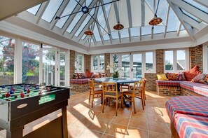 Games room - 5 Bed in Magham Down (oc-sx942) (Hailsham)