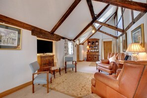 TV, fireplace - 5 Bed in Magham Down (oc-sx942) (Hailsham)