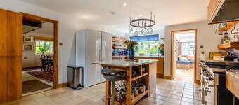5 Bed in Magham Down (oc-sx942)