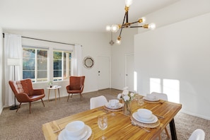 Dining - Cozy-Chic Retreat in NW Reno (Reno)