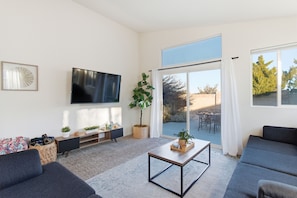 TV - Cozy-Chic Retreat in NW Reno (Reno)