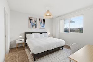 3 bedrooms, iron/ironing board, WiFi, bed sheets - Cozy-Chic Retreat in NW Reno (Reno)