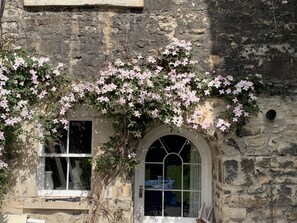 Exterior detail - 2 Bed in Bath (oc-bhr35) (Bath)
