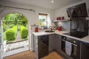 Unclassified image, 5 of 30, button - 2 Bed in Bath (oc-bhr35) (Bath)