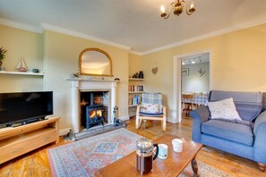 TV, fireplace - 3 Bed in Cromer (oc-1670) (Cromer)