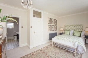 3 bedrooms, iron/ironing board, free WiFi, bed sheets - 3 Bed in Bath (oc-bhr40) (Bath)