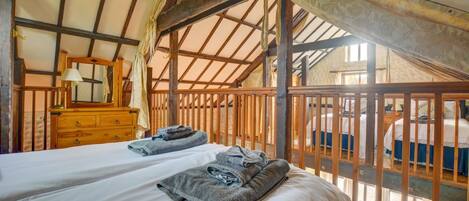 Silitysrauta/-lauta, ilmainen Wi-Fi, vuodevaatteet