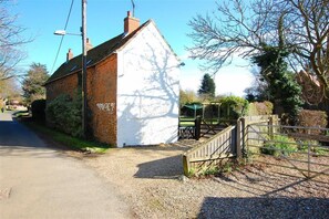 Property grounds - 4 Bed in Holme-next-the-Sea (oc-1264) (Holme-next-the-Sea)