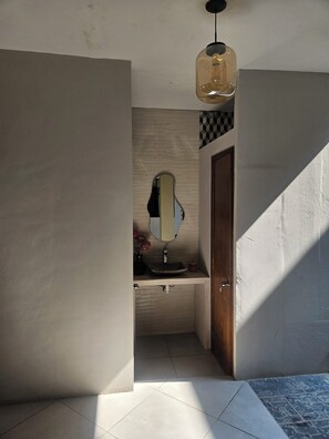 샤워 시설, 타월, 비누, 샴푸