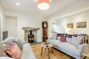 Fireplace - 5 Bed in Ulpha (oc-b32731) (Ulpha)