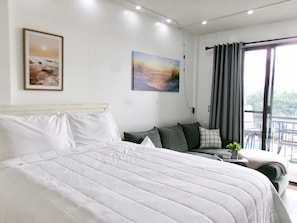 1 bedroom, desk, iron/ironing board, free WiFi - Wonderful 1-bedroom condo in Fort Walton Beach overlooking pool/ dock (Fort Walton Beach)