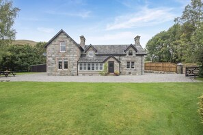 Exterior - 3 Bed in Lochearnhead (oc-a32918) (Lochearnhead)