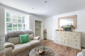 TV, fireplace - 2 Bed in North Creake (oc-1625) (North Creake)