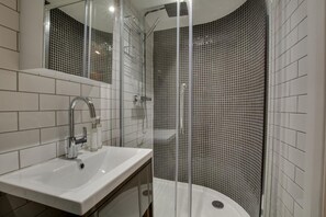 Hair dryer, towels - 3 Bed in Brighton (oc-bbcorn) (Brighton)