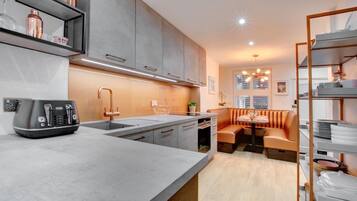 Microwave, oven, dishwasher, cookware/dishes/utensils