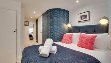 Iron/ironing board, free WiFi, bed sheets