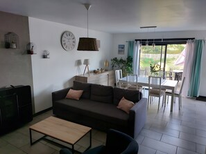 Living area - Gîte ô et nature – Holiday Home for 4–6 Guests in the Countryside (Saint-Viaud)