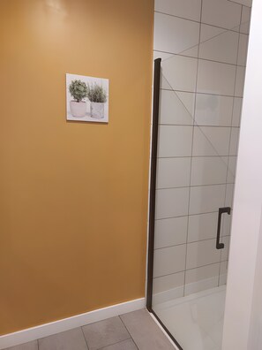 Bruser, hårtørrer, håndklæder