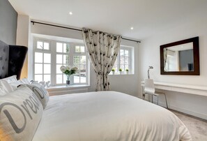4 bedrooms, iron/ironing board, free WiFi, bed sheets - 4 Bed in Brighton (oc-bbchur) (Brighton)