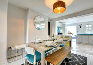 Dining - 4 Bed in Brighton (oc-bbchur) (Brighton)