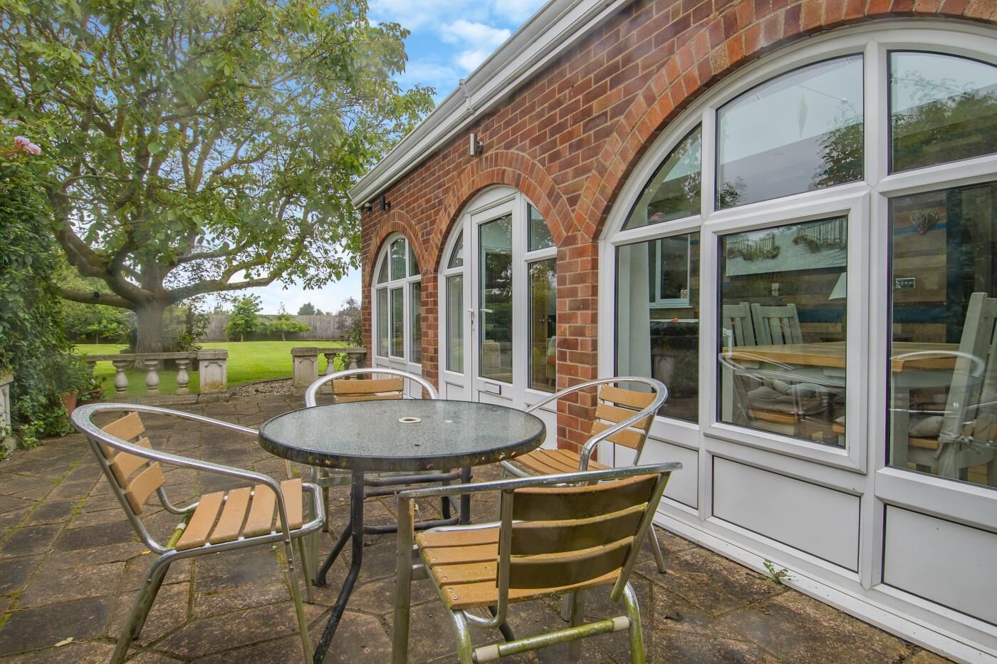 تناول الطعام بالخارج