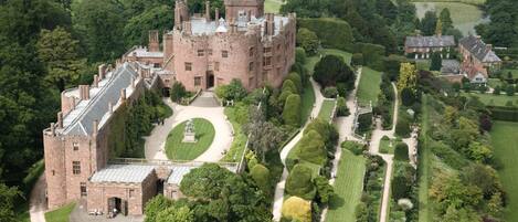 المنشأة من الخارج