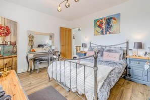 واي فاي مجانًا وملاءات أسرّة