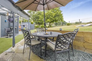 تناول الطعام بالخارج