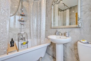 Towels - 3 Bed in Forden (oc-c30173) (Forden)