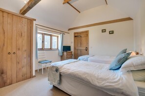 3 bedrooms, iron/ironing board, travel cot, free WiFi - 2 Bed in Nr Hailsham (oc-sx912) (Bodle Street Green)