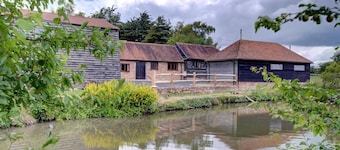 2 Bed in Nr Hailsham (oc-sx912)