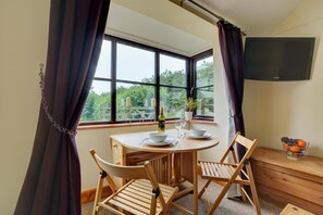 Dining - 1 Bed in Banningham (oc-1389) (Banningham)