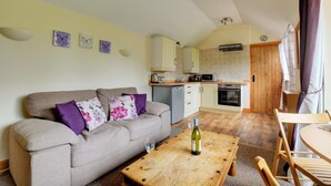 Living area - 1 Bed in Banningham (oc-1389) (Banningham)