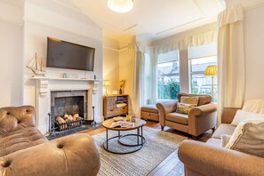 TV - 4 Bed in St. Austell (oc-t32965) (St Austell)