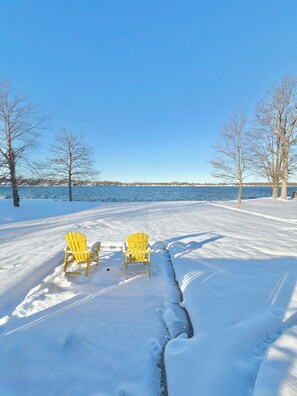 Property grounds - Lakefront Cottage- Newly Renovated 3BR Retreat (Fremont)